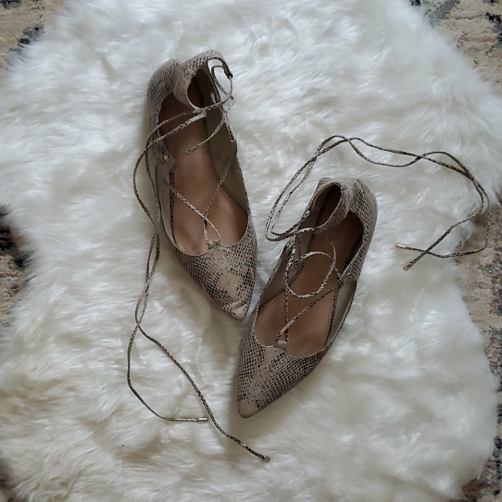 Old Navy Snakeskin Lace-Up Flats
